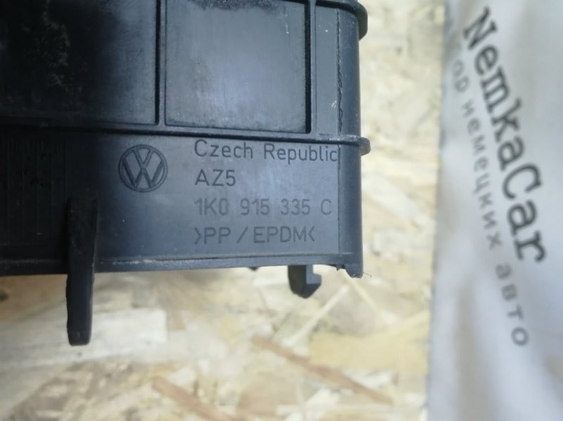 Кожух АКБ Volkswagen Passat B6 2007 Седан