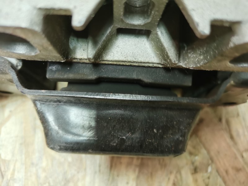 Опора двигателя Volkswagen Passat B6 2006 Седан