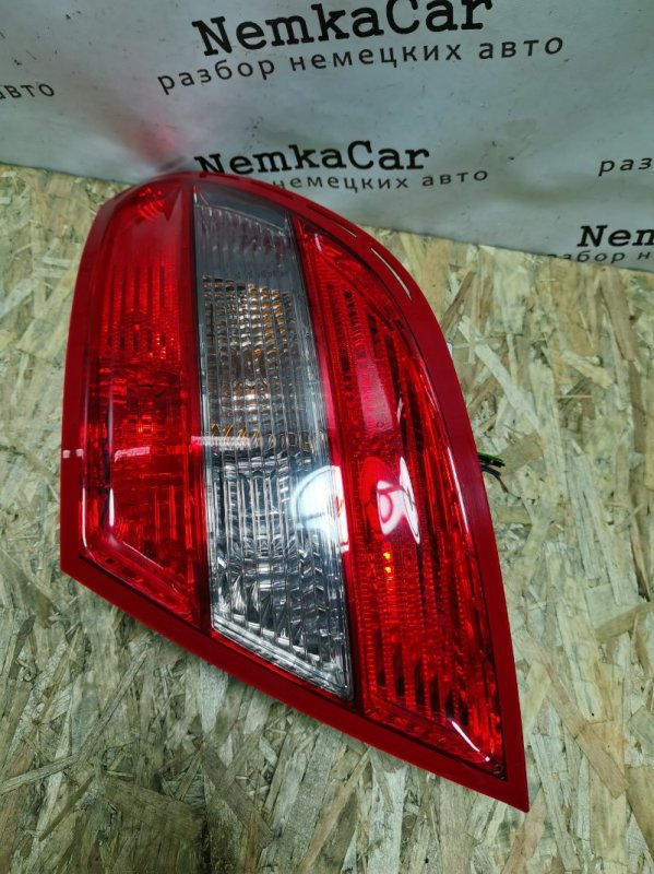 Фонарь Mercedes C-Class W204 2010 C180 CGI