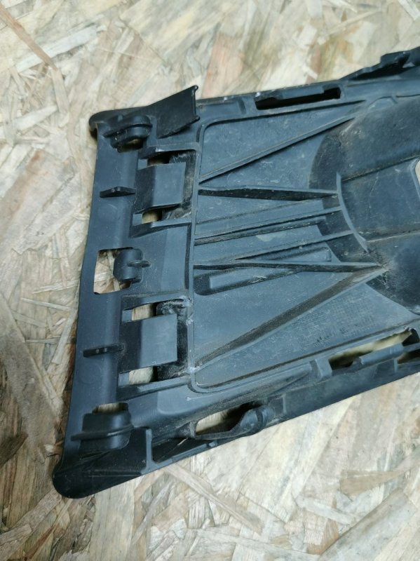 Решетка бампера Volkswagen Tiguan 2009 5N1