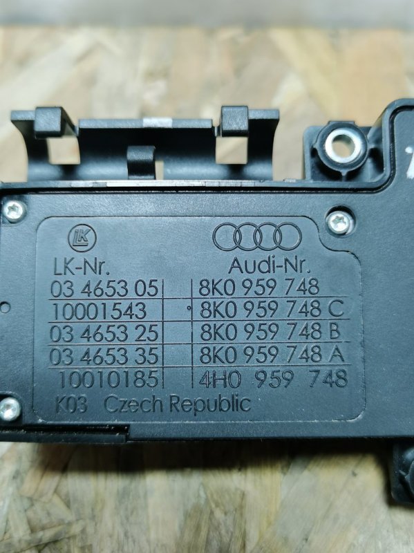 Кнопка регулировки сиденья Volkswagen Tiguan 2009 5N1