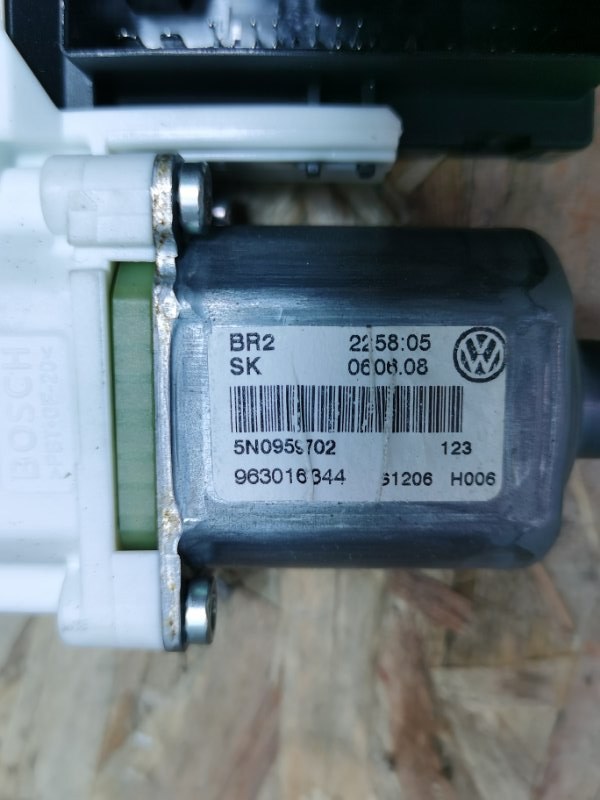 Мотор стеклоподъемника Volkswagen Tiguan 2009 5N1