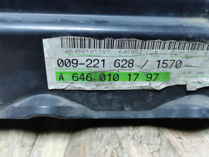 Крышка двигателя Mercedes Vito 2006 639