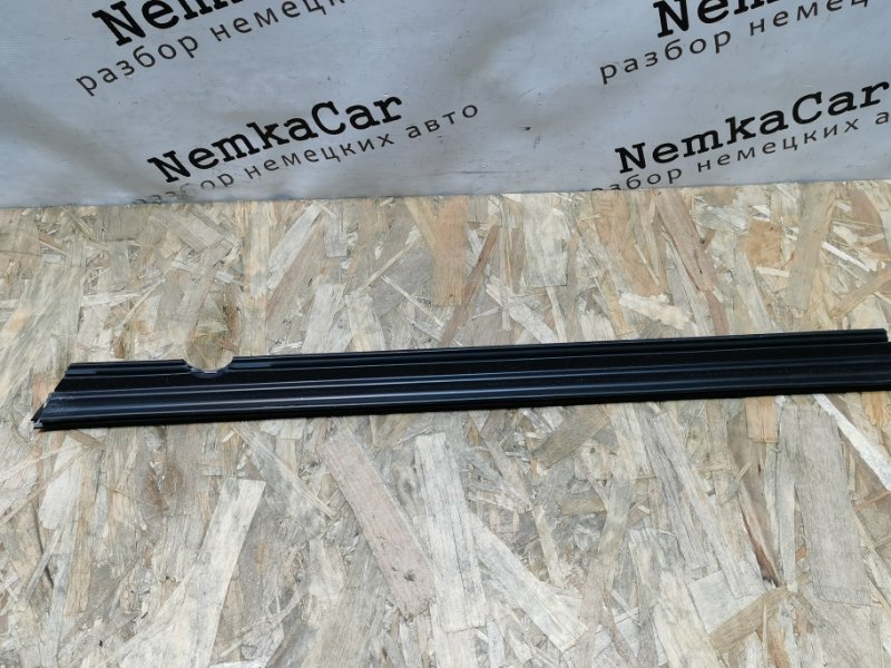 Уплотнитель стекла Mercedes C-Class W204 2010 C180 CGI