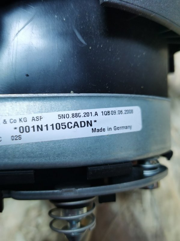 Подушка безопасности в руль Volkswagen Tiguan 2009 5N1