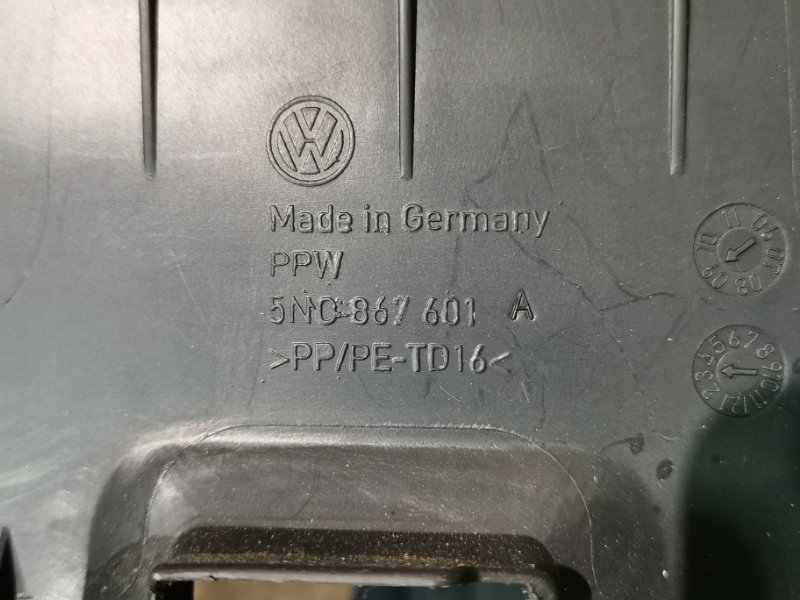 Обшивка двери багажника Volkswagen Tiguan 2009 5N1