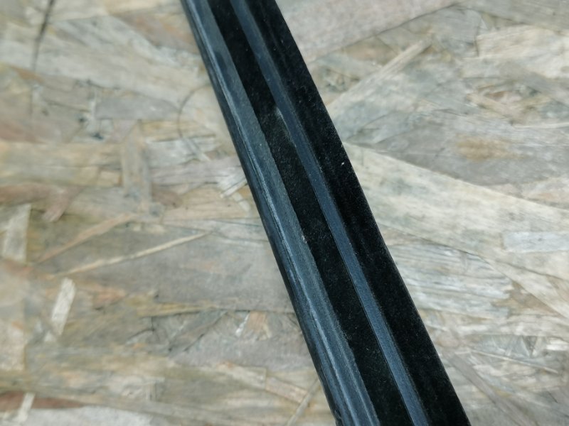 Уплотнитель стекла Mercedes Vito 2008 639