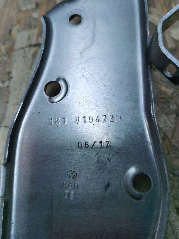 Кронштейн отопителя Volkswagen Passat B6 2006 Седан