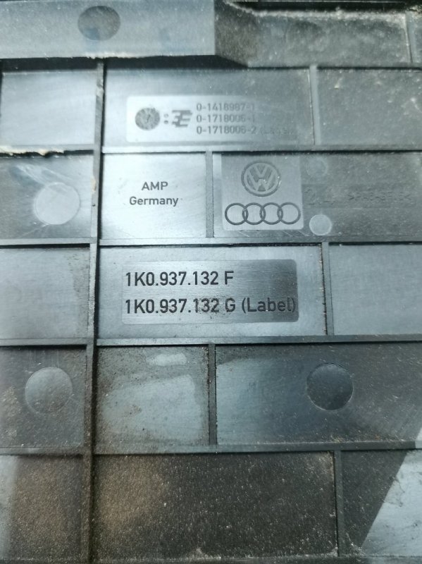 Крышка блока предохранителей Volkswagen Tiguan 2009 5N1