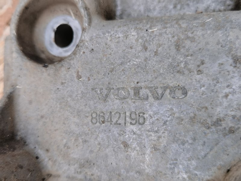 Кронштейн генератора VOLVO XC90 2004
