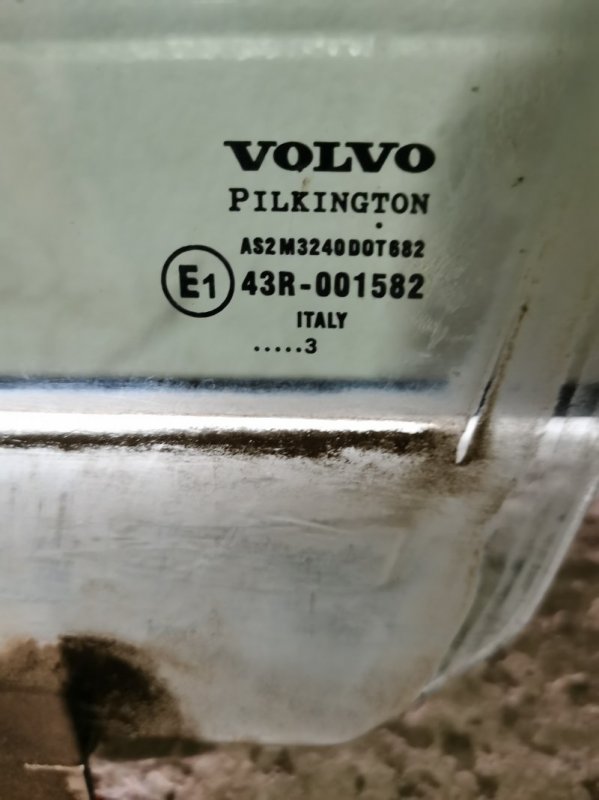 Стекло двери VOLVO XC90 2004