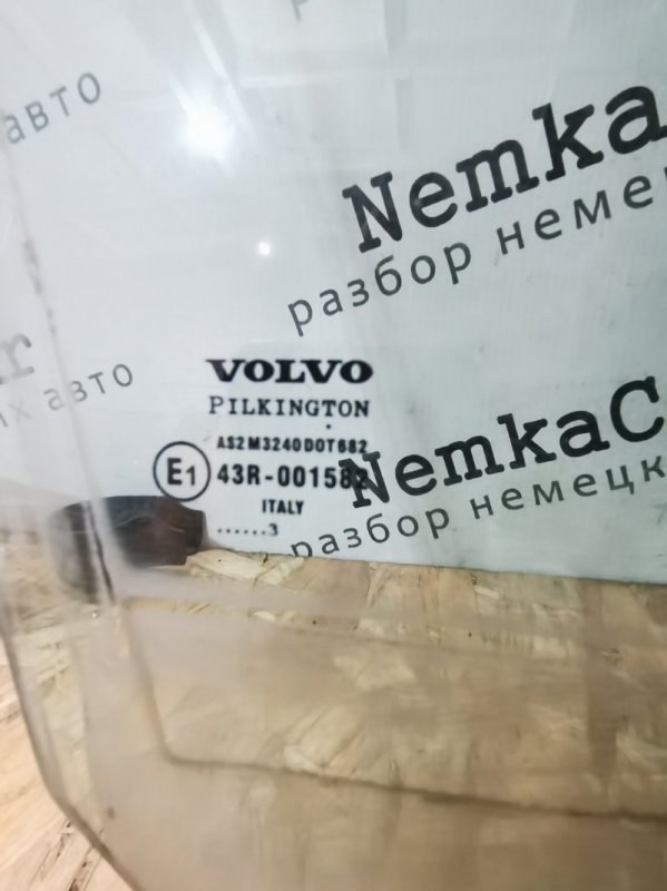 Стекло двери VOLVO XC90 2004