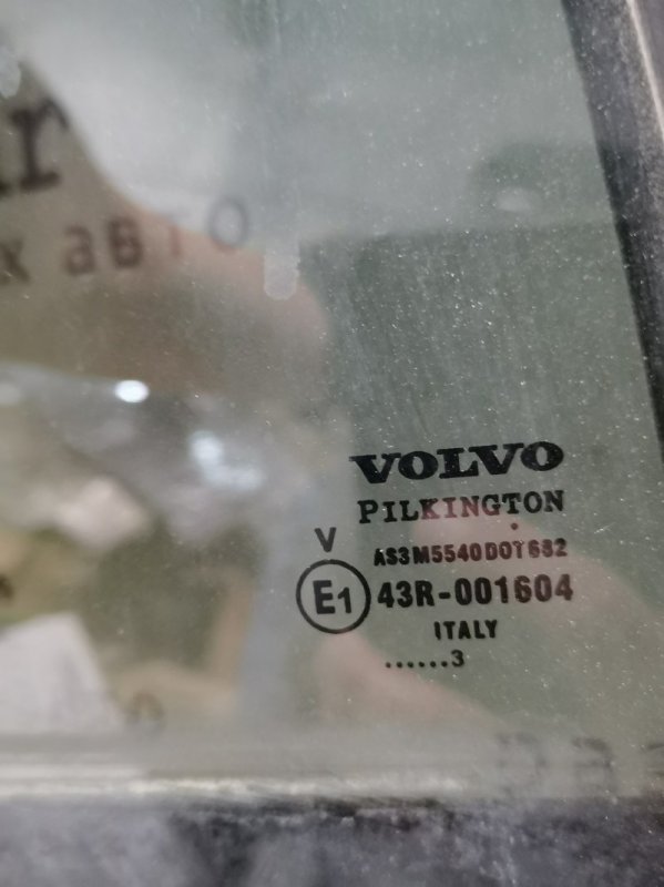 Стекло двери VOLVO XC90 2004