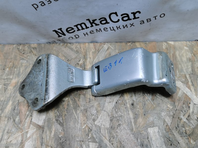 Петля двери распашной Mercedes Vito 2013 639 рест