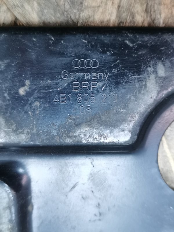Крепление аккумулятора AUDI A6 C5 1998 C5