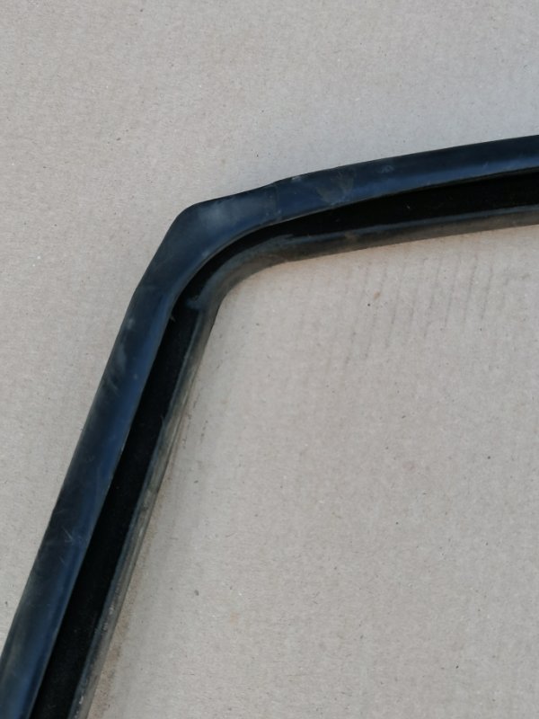 Уплотнитель стекла Mercedes Vito 2006 639