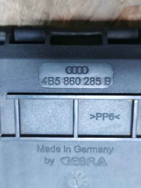 Кронштейн знака аварийной остановки AUDI A6 C5 1998 C5