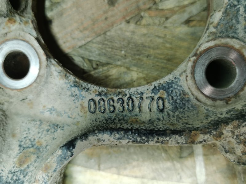 Кулак поворотный VOLVO XC90 2004