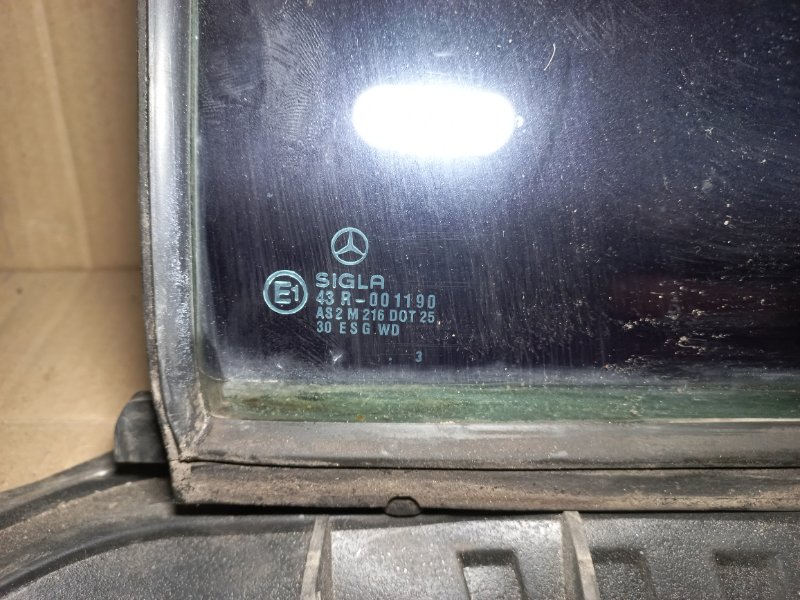 Форточка двери Mercedes E-Classe W124 1992