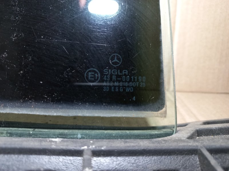 Форточка двери Mercedes E-Classe W124 1992