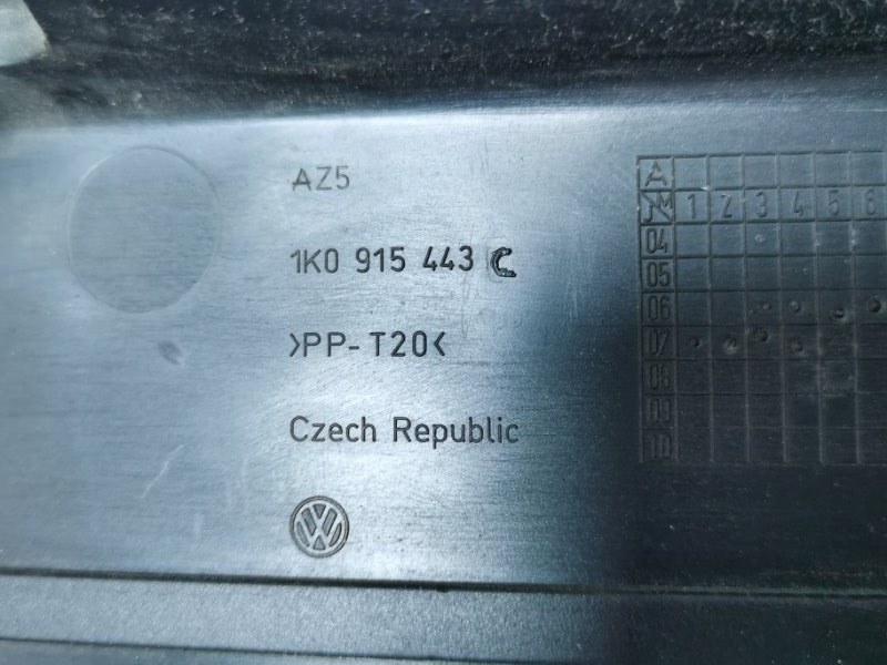 Крышка аккумулятора Volkswagen Tiguan 2010 5N1