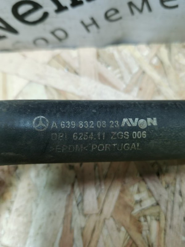 Патрубок системы охлаждения Mercedes Vito 2006 639