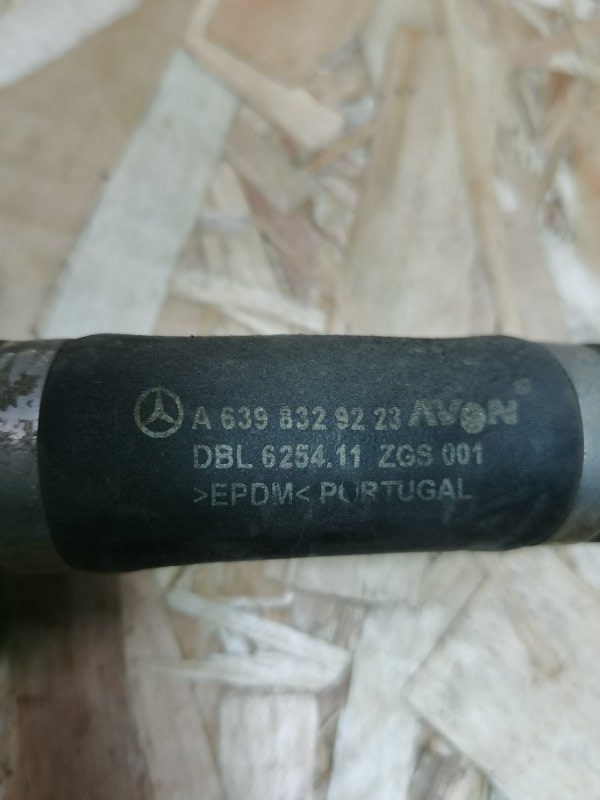 Патрубок системы охлаждения Mercedes Vito 2006 639