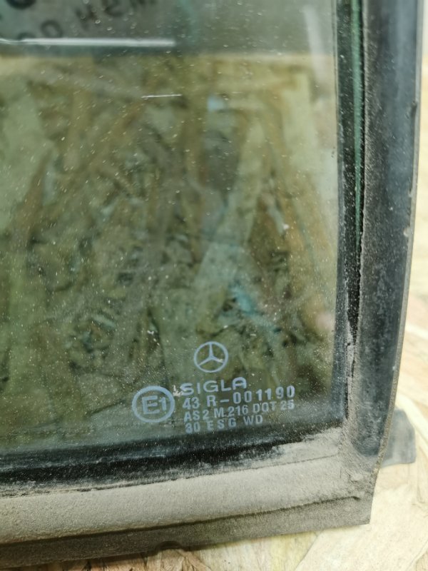 Форточка двери Mercedes E-Classe W124 1992