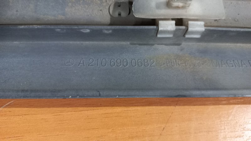 Молдинг двери Mercedes W210 Рест 2000 Седан