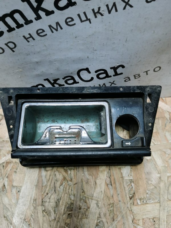 Пепельница Mercedes E-Classe W124 1992