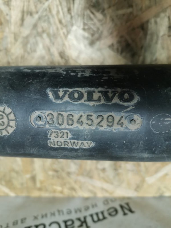 Патрубок интеркулера VOLVO XC90 2004
