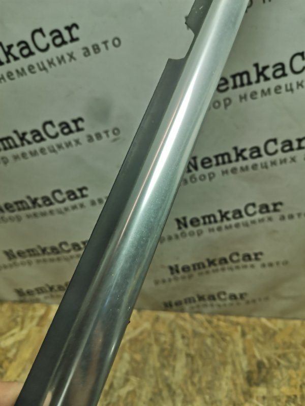 Молдинг стекла двери Volkswagen Tiguan 2009 5N1
