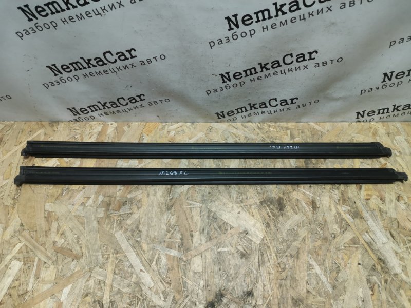 Уплотнитель стекла Volkswagen Tiguan 2009 5N1