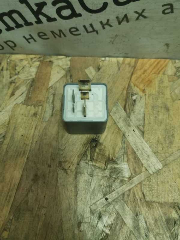 Реле топливного насоса AUDI A6 C5 1998 C5