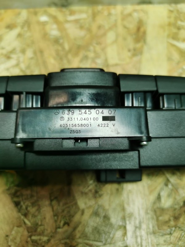 Блок кнопок центральной консоли Mercedes Vito 2004 639