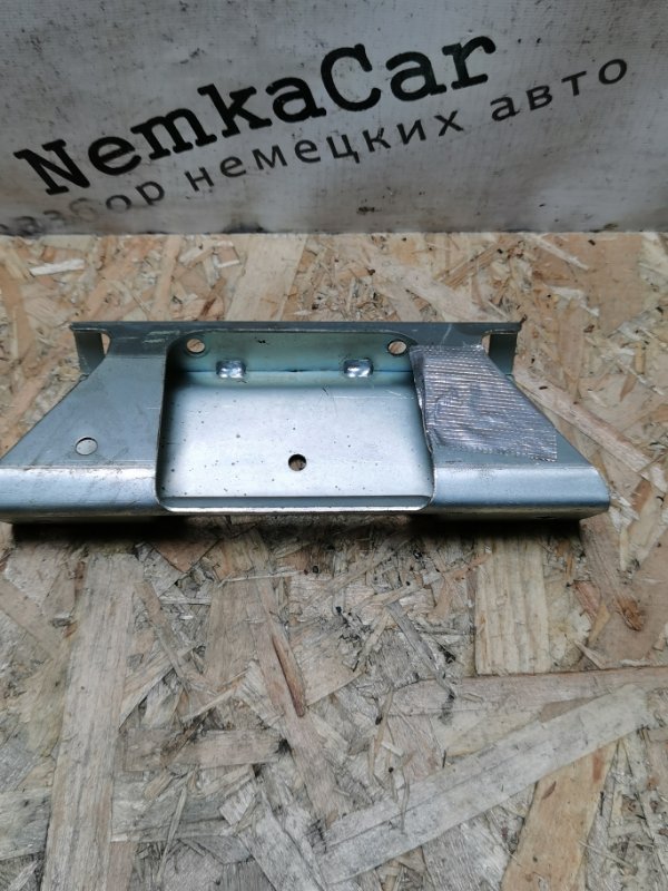 Кронштейн ручки Mercedes Vito 2004 639
