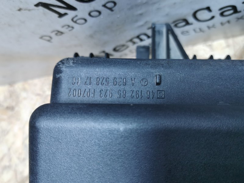 Корпус воздушного фильтра Mercedes Vito 2004 639