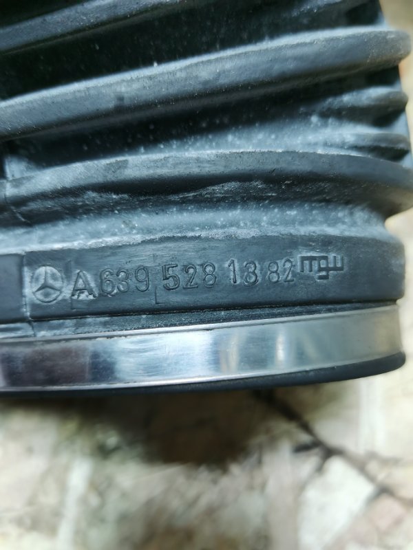 Патрубок воздушного фильтра Mercedes Vito 2004 639