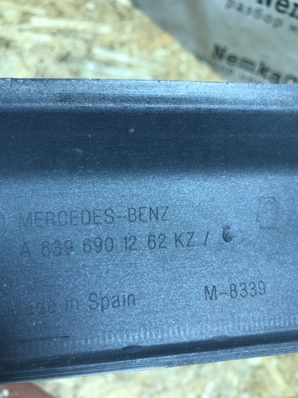 Молдинг сдвижной двери Mercedes Vito 2004 639