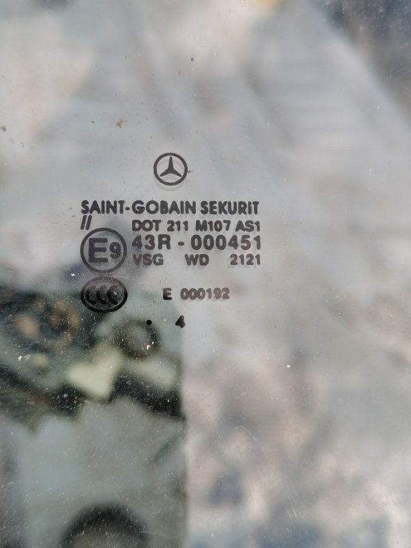 Стекло лобовое Mercedes Vito 2004 639