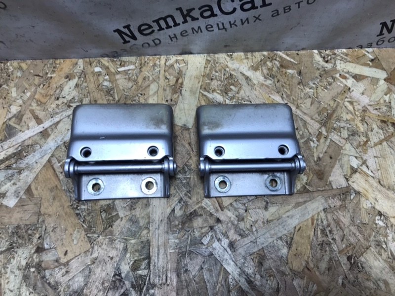Петля двери багажника Mercedes Vito 2004 639