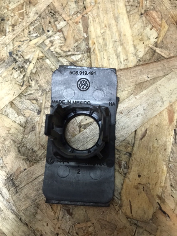 Кронштейн датчика парковки Volkswagen JETTA 6