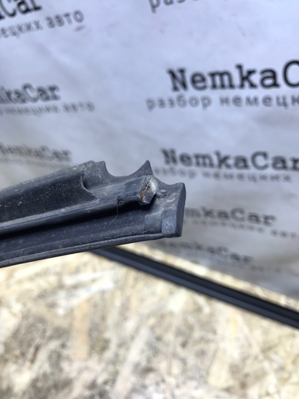 Молдинг стекла Mercedes Vito 2004 639