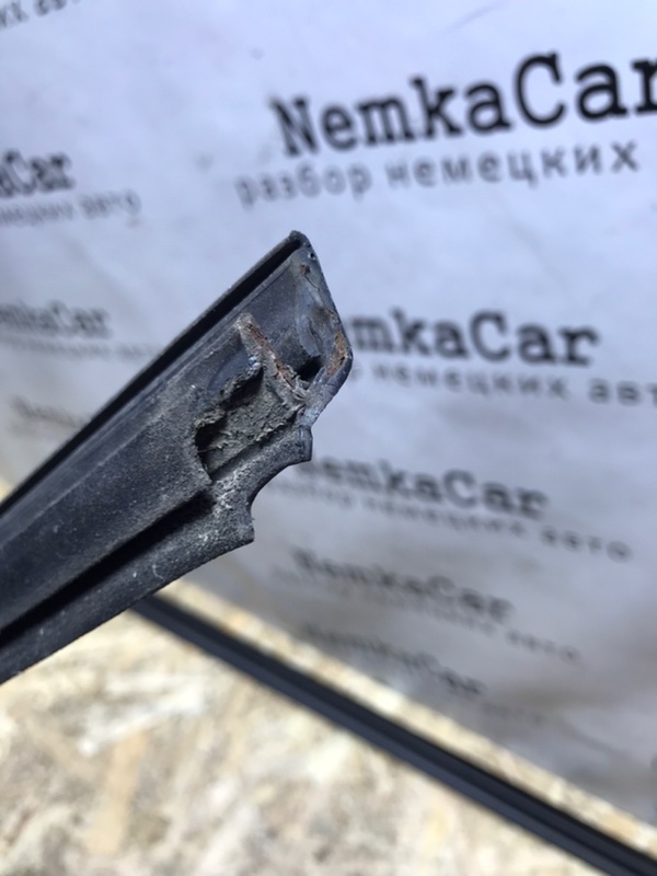 Молдинг стекла Mercedes Vito 2004 639