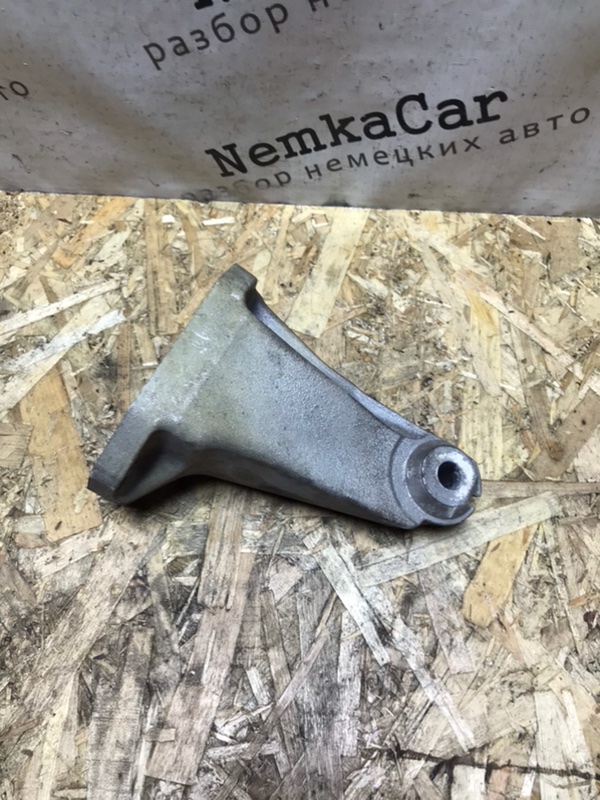 Кронштейн двигателя Mercedes Vito 2004 639