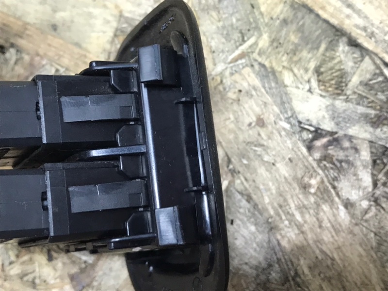 Блок кнопок пневмоподвески Mercedes Vito 2004 639