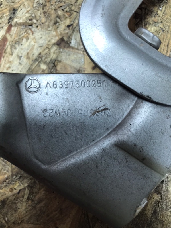 Петли капота Mercedes Vito 2004 639