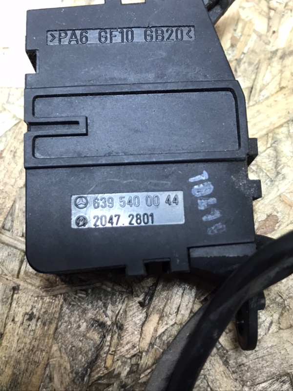 Концевик замка капота Mercedes Vito 2004 639