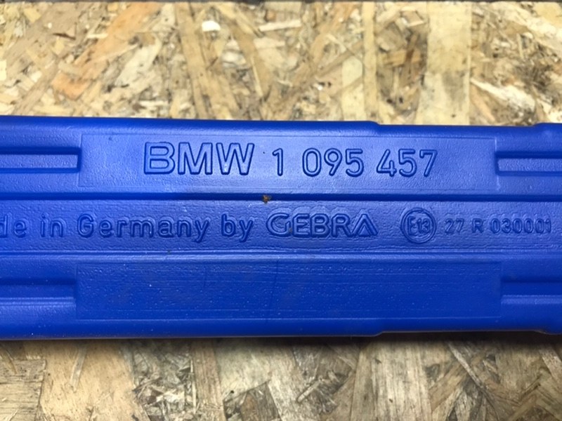 Знак аварийной остановки BMW 3-Series E90 2006