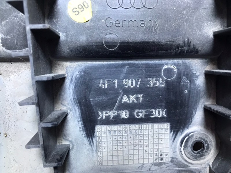 Корпус блока предохранителей AUDI A6 C6 Allroad quattro 2007 4F